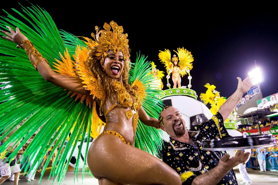 Zwei Mitglieder der Uniao da Ilha samba beim Karneval in Rio 2014