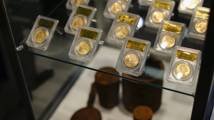 California couple finds buried gold coins worth 10 million dollar