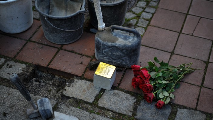 Erinnerung an NS-Opfer: Bislang dürfen die Stolpersteine in München nur auf privatem Grund verlegt werden.