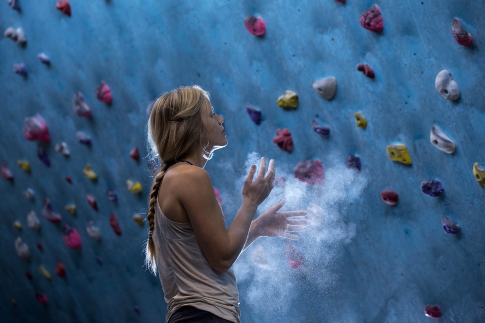 Top British Female Climber Mina Leslie-Wujastyk Prepares for the Forthcoming Bouldering World Cup Season
