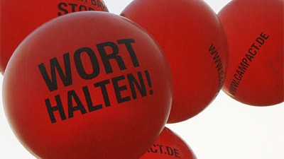 Bahn-Privatisierung: Sprechblasen der Empörung: Privatisierungsgegner erinnern SPD-Chef Kurt Beck an den Parteitagsbeschluss.