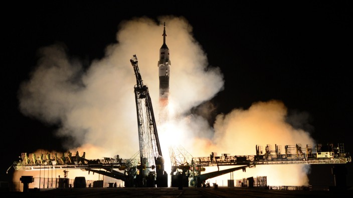 Sojus-Kapsel: Beim Start in Baikonur lief noch alles glatt, jetzt hängt eine Sojus-Kapsel mit drei Astronauten an Bord im All fest