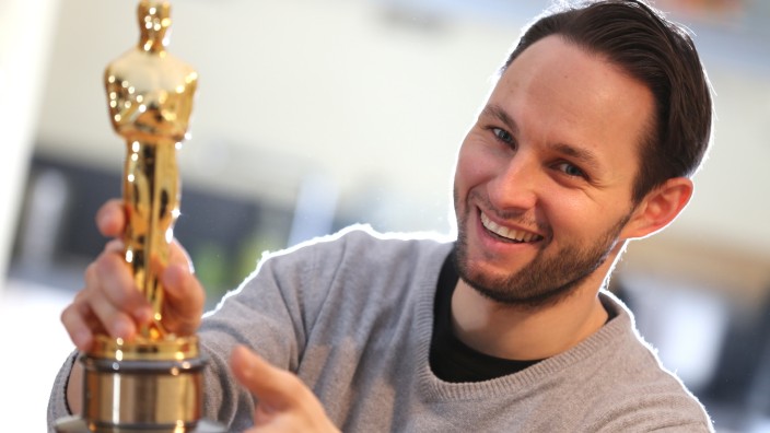 Oscar-Preisträger aus München: Alexandre Espigares mit seiner Trophäe.