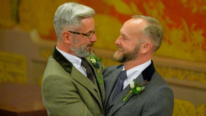 Großbritannien: Seit sieben Jahren ein Paar und nun offiziell "Mann und Mann": Andrew Wale (rechts) und Neil Allard.
