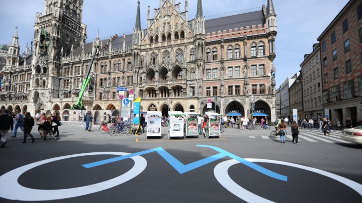 Radler in der Innenstadt: Die Stadt setzt auch bei ihrer "Radlhauptstadt"-Kampagne in diesem Jahr besonders auf das Miteinander der verschiedenen Verkehrsteilnehmer.