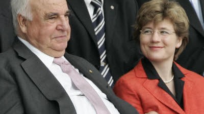 Alt-Bundeskanzler: Helmut Kohl am 20. Juli 2007 neben Maike Richter am 63. Jahrestag des gescheiterten Attentats auf Adolf Hitler.