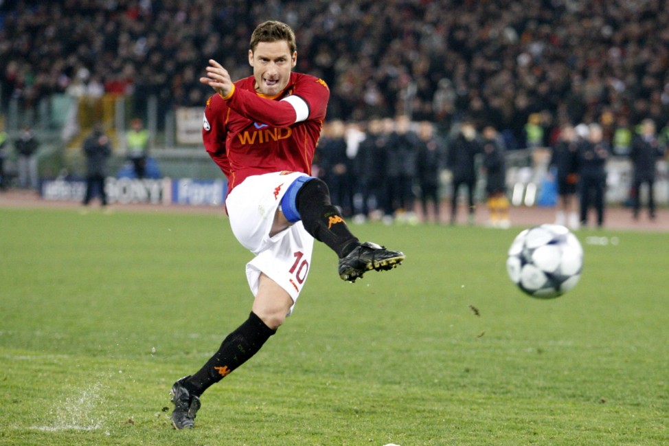 AS Roma's Totti scores in a penalty shoot-out against Arsenal during their Champions League soccer match in Rome