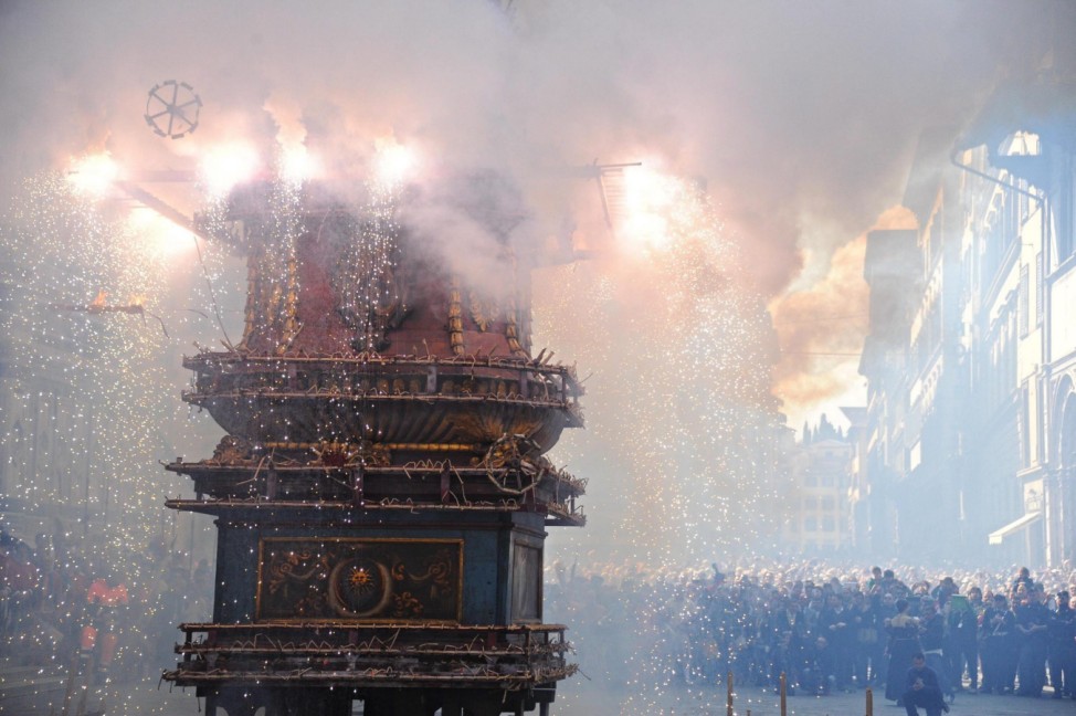 Explosion of the Cart tradition in Florence