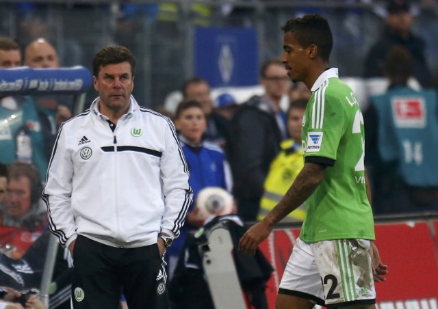VfL Wolfsburg's coach Hecking looks at Gustavo leaving pitch after being sent off during their German first division Bundesliga soccer match against Hamburger SV  in Hamburg