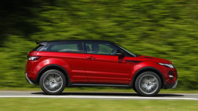 Range Rover Evoque in roter Lackierung.