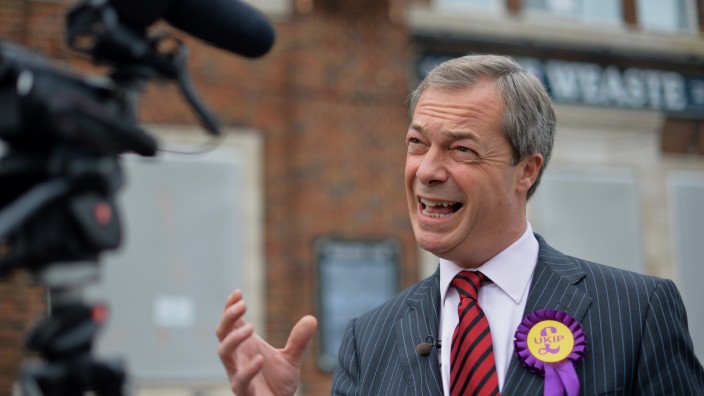 EU-Gegner Nigel Farage: Ukip-Spitzenkandidat Nigel Farage genießt die mediale Aufmerksamkeit, hier in Weast im Norden Englands.