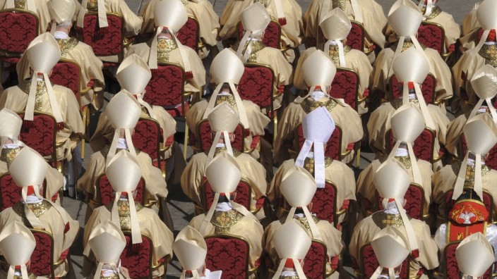 Papst Franziskus tritt mit Messe sein Amt an
