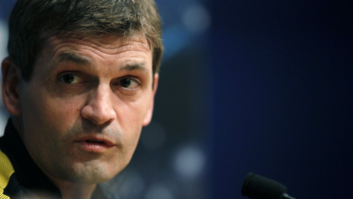 File photo of Barcelona's coach Tito Vilanova attending a news conference on the eve of their Champions League soccer match against Celtic in Barcelona