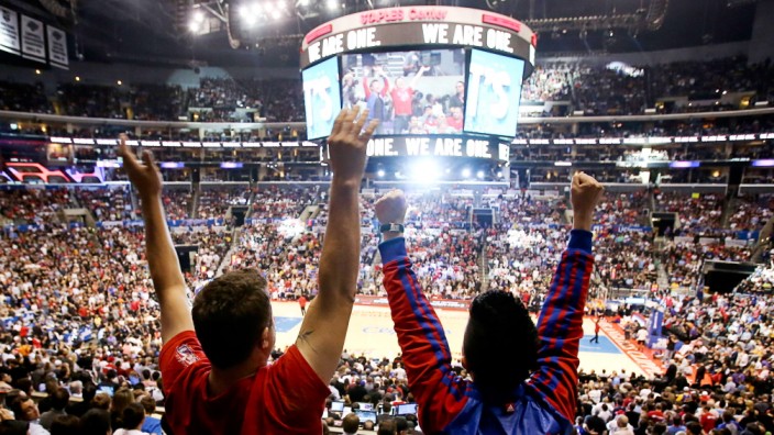 Rassismus-Skandal im Basketball: Basketball-Fans in Los Angeles: Gemeinsam gegen Rassismus