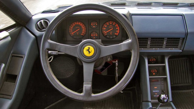 Der Innenraum des Ferrari Testarossa