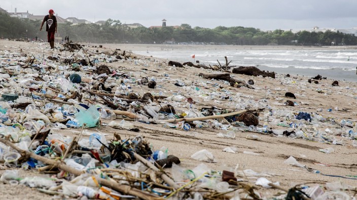 Trash Season Arrives On Kuta Beach
