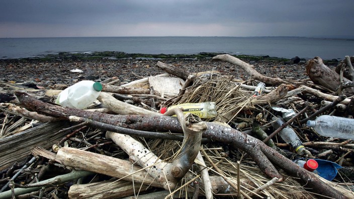 Rubbish Litters UK Beaches