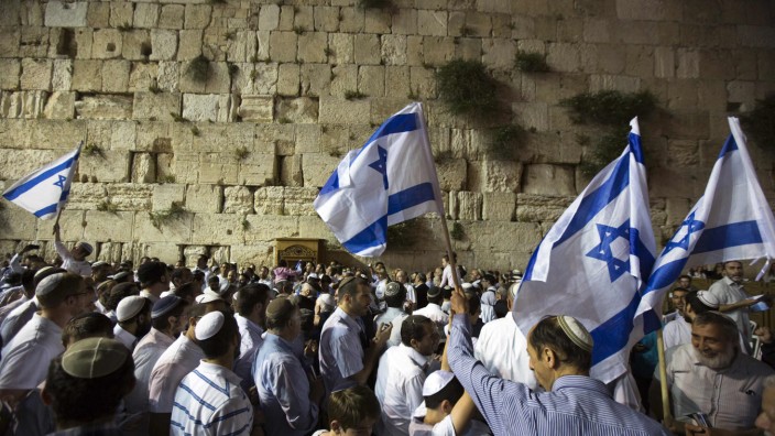 Israelis gather at the Western Wall during celebrations marking Israel's 66th Independence Day in Jerusalem