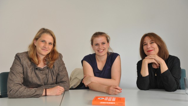 Gespräch zum Muttertag: Drei Generationen von Müttern im Gespräch: Stefanie Ress, Hanna Maier und Franziska Sperr (von links).