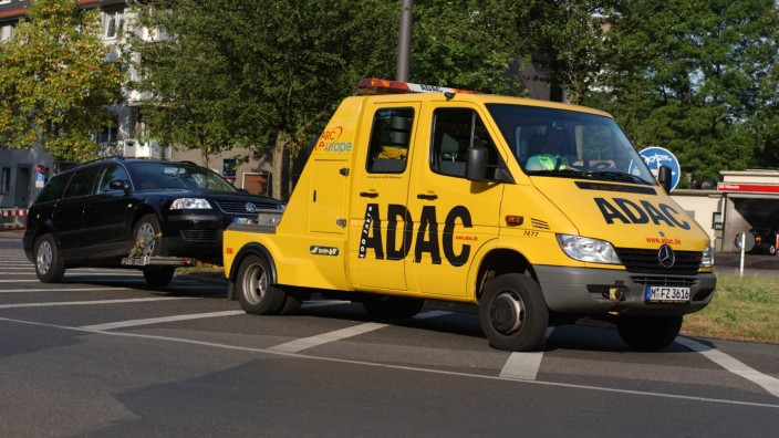 ADAC-Abschleppwagen Mercedes Sprinter