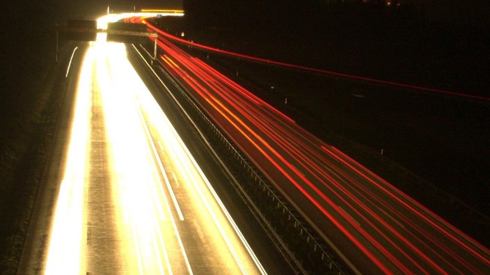 Autobahn A9 bei Nacht