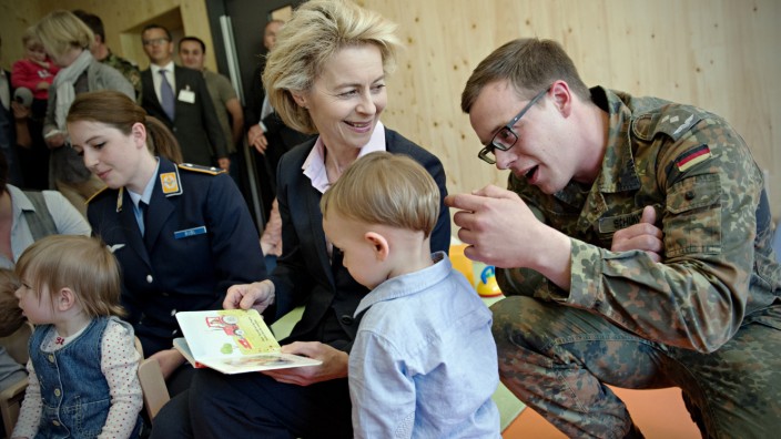 Von der Leyen eröffnet erste Kinderkrippe der Bundeswehr