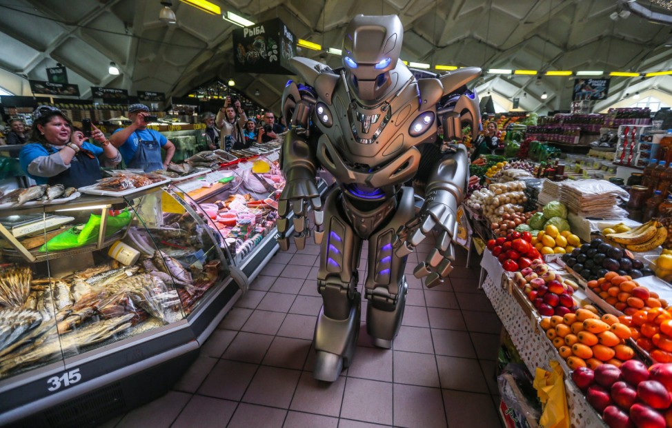 Robot Titan performs on Moscow Danilovsky market