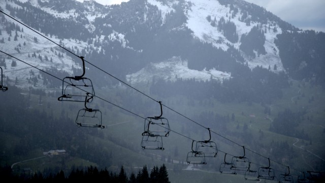 Freizeit in Bayern: Sessellift an der Walleralm im Skigebiet am oberbayerischen Sudelfeld.