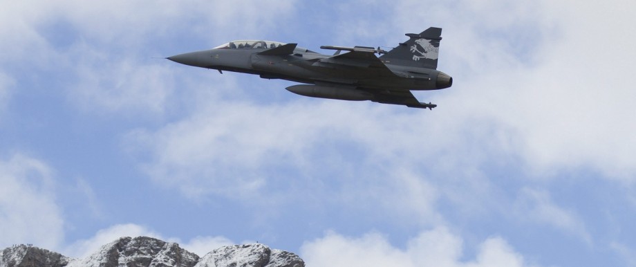 Swiss nationals vote on the purchase of fighter planes