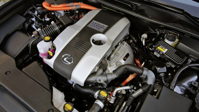 Der Benzinmotor des Lexus GS 300h.
