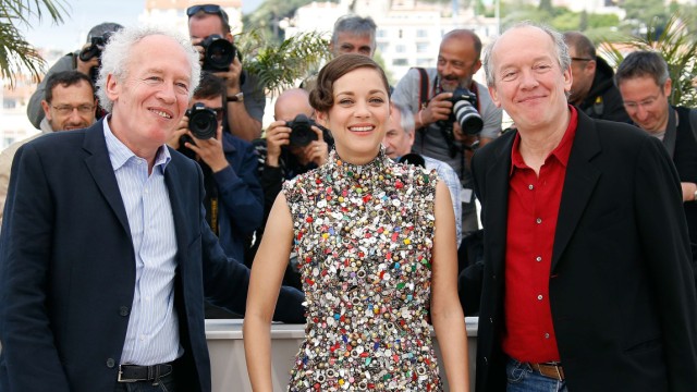 Filmfestival Cannes: Die Regisseure Jean-Pierre (links) and Luc Dardenne (rechts) mit Schauspielerin Marion Cotillard in Cannes.