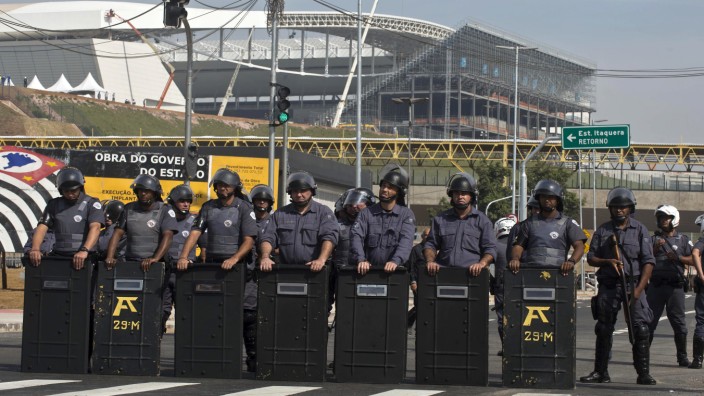 Fußball-WM: Polizei-Truppen werden Fußballfans in Brasilien tausendfach zu sehen bekommen.