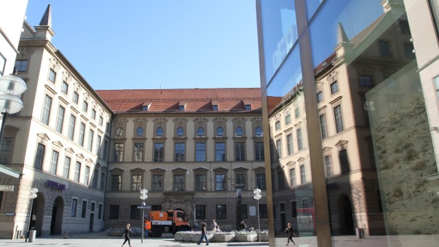 Münchner Innenstadt: Noch liegen die begehrten Flächen brach - welche Läden einmal in der Alten Akademie ihre Waren anbieten werden, ist nicht bekannt.