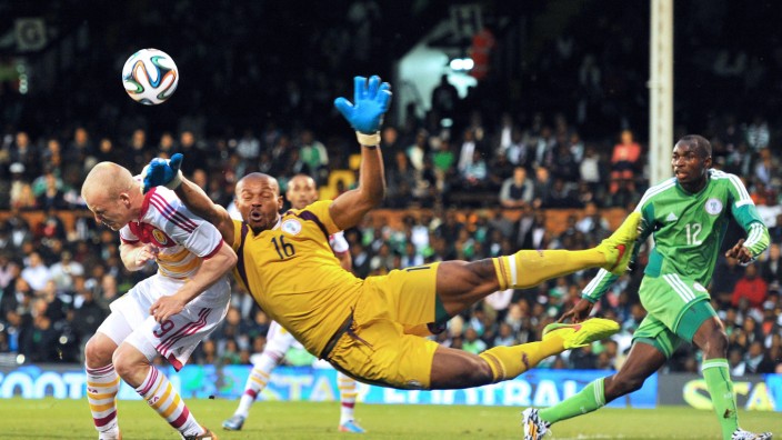 Testspiel zur Fußball-WM: Unter Verdacht: Austin Ejide, Nigerias Nationaltorwart, im Spiel gegen Schottland.