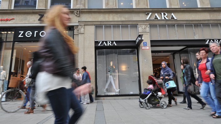 Geschäfte in der Innenstadt: Auch Zara gehört zu den Läden, die sich in der Münchner Fußgängerzone präsentieren.