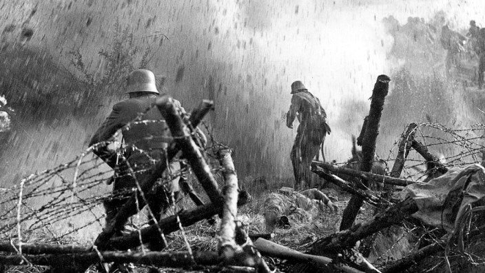 Dokumentation "Macht der Bilder" auf 3sat: Authentisch oder gestellt? Aufnahme von der Westfront bei Verdun im Ersten Weltkrieg.