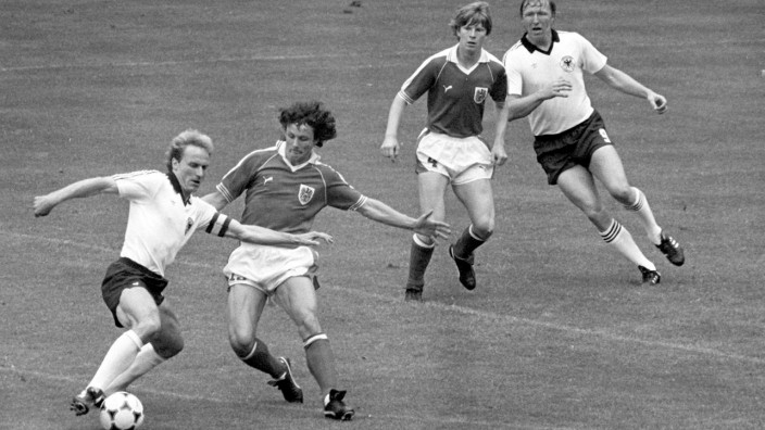 Fußball-WM in Katar: Auf Ergebnis spielen? Das geht, wie der unrühmliche Nichtangriffspakt von Gijón bei der WM 1982 zwischen Deutschland und Österreich bewies.