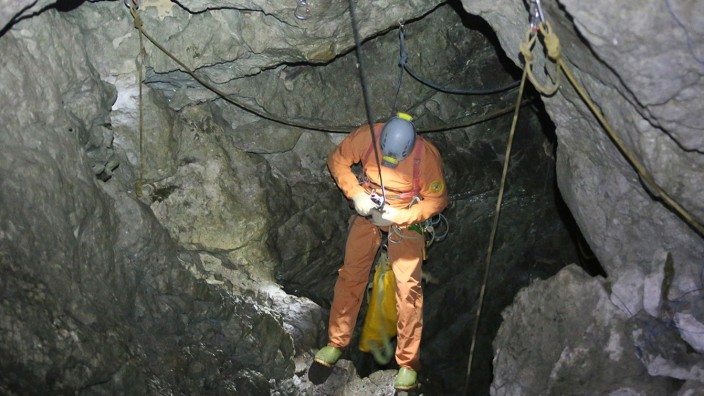 Man Lies Injured 1,000 Meters Underground