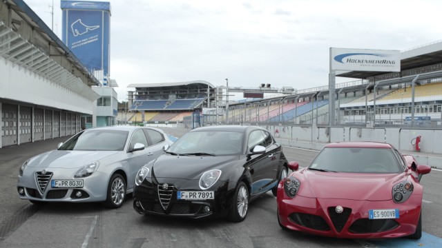 Fahrbericht Alfa Romeo Giulietta: Schön ist sie ohne Zweifel, die aktuelle Fahrzeugpalette von Alfa Romeo. Von links nach rechts: Giulietta, MiTo und 4C.