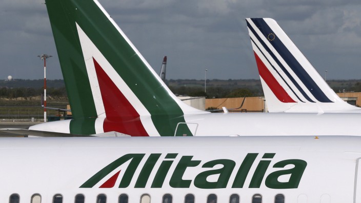 Fluggesellschaft: Die Fluggesellschaft Alitalia steht vor dem Aus. Ein neuer Rettungsplan scheiterte an der Zustimmung der Angestellten.