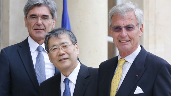 Alstom-Übernahme: Drei Männer für Alstom vor dem Élysée-Palast, von links nach recht: Siemens-Chef Joe Kaeser, Mitsubishi-Chef Shunichi Miyanaga und Gerhard Cromme, der Aufsichtsratschef von Siemens