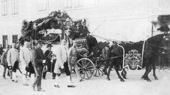 Überführung der Leichen von Franz Ferdinand und Sophie zum Bahnhof, 1914