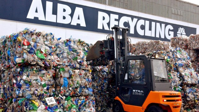 Recycling von Kunststoffflaschen bei Alba Recycling