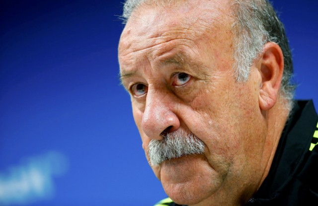 Spain's national head coach del Bosque attends a news conference before his team's practice at the Arena Fonte Nova stadium in Salvador