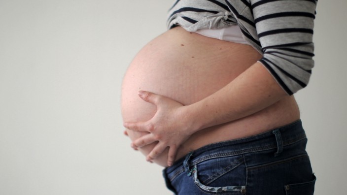 Bauch einer schwangen Frau