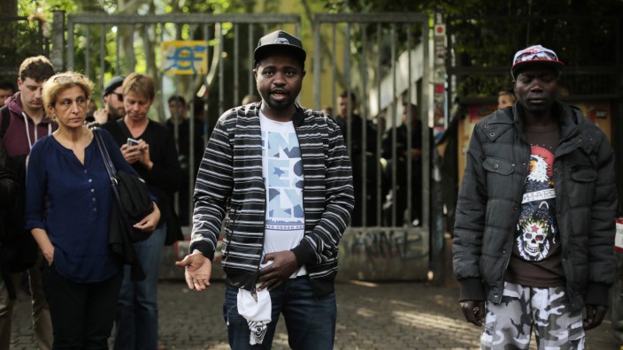 Brüssel: Junge Männer aus dem Sudan protestieren in Berlin gegen ihre Abschiebung. Die EU will erreichen, dass es zur Flucht erst gar nicht kommt.