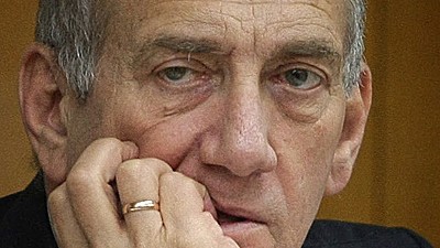 Ehud Olmert unter Korruptionsverdacht: Sichtlich mitgenommen: Israels Premier Ehud Olmert