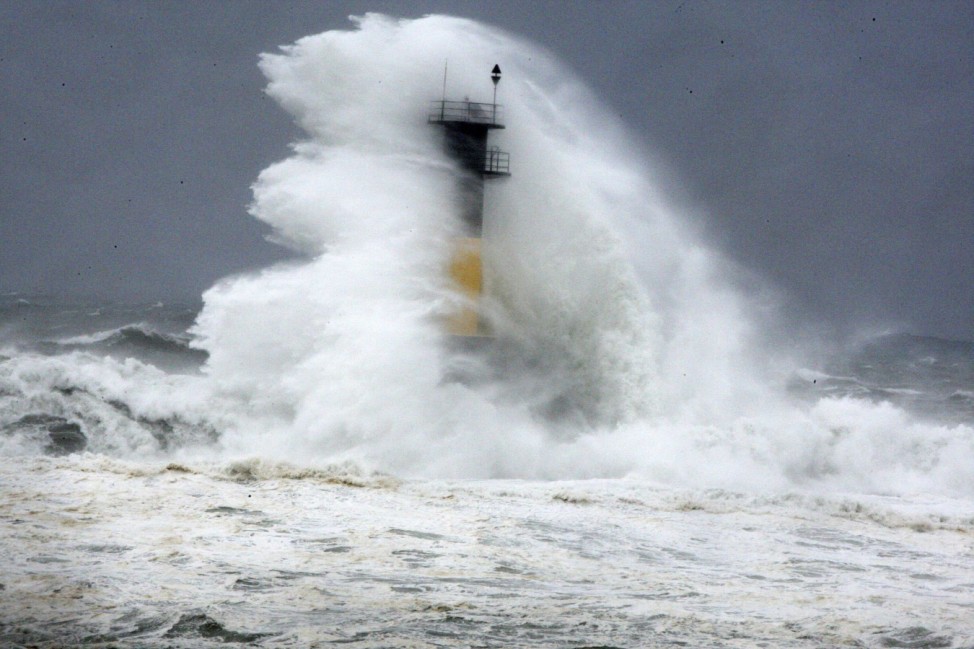 Waves brought about by Typhoon Neoguri hits a lighthouse in Seogwipo on Jeju Island