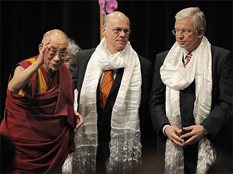 Dalai Lama, Norbert Lammert, Roland Koch; AP