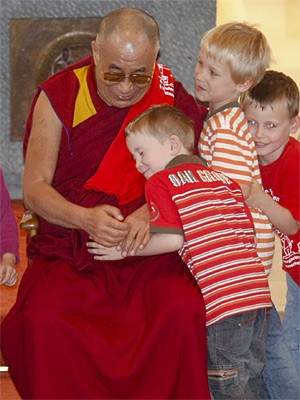 Dalai Lama Kinder St. Nikolaus-Kirche Bochum Reuters